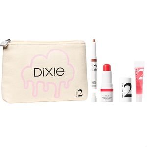 DIXIE’S GO-TO FAVES 3-PIECE MAKEUP SET + BAG